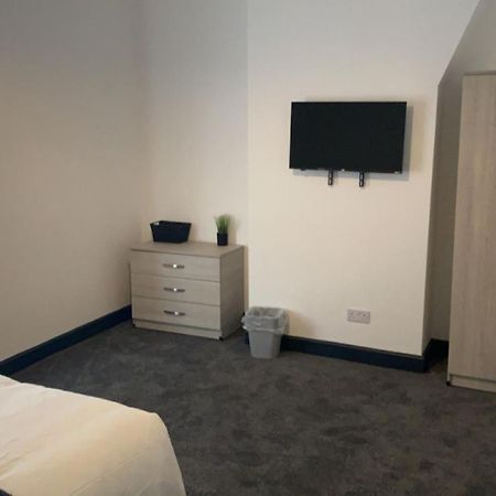 Stoke-on-Trent Houghton Guest House 1 מראה חיצוני תמונה