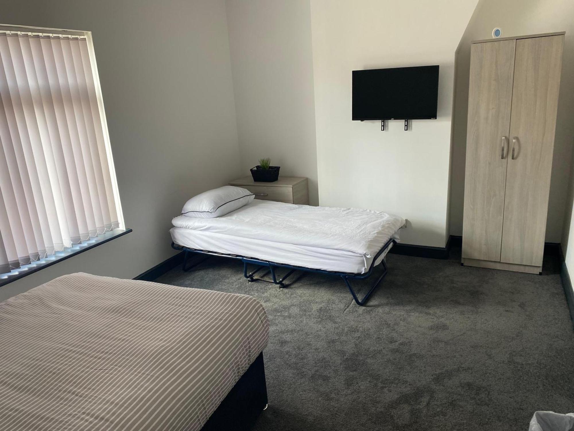Stoke-on-Trent Houghton Guest House 1 מראה חיצוני תמונה